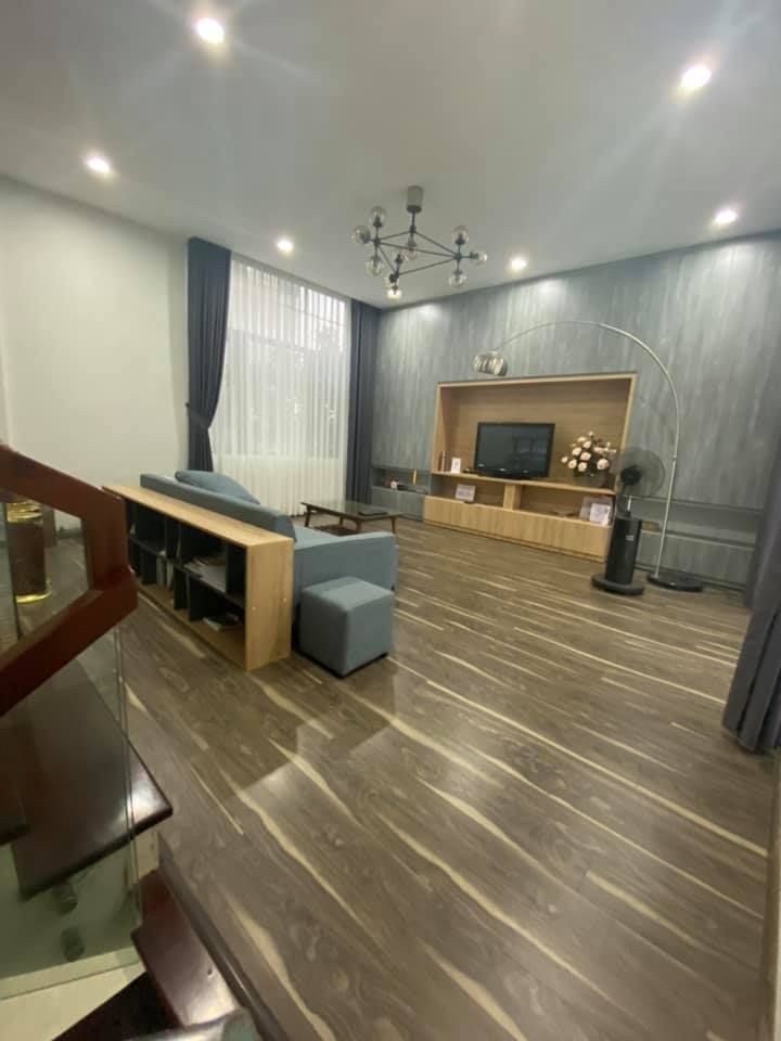 gia đình cần bán căn nhà cực đẹp mặt đường lớn đường Phố Hương, p. Trung Thành Thái Nguyên