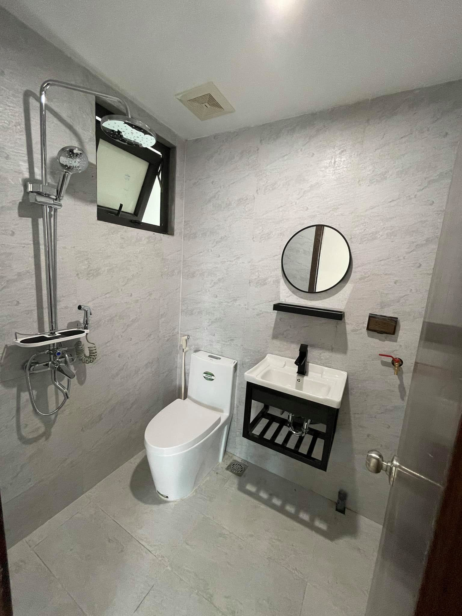 CHO THUÊ PHÒNG Nhà Mới Xây Mới Tinh Như Hình ở 3-4 người thoải mái luôn