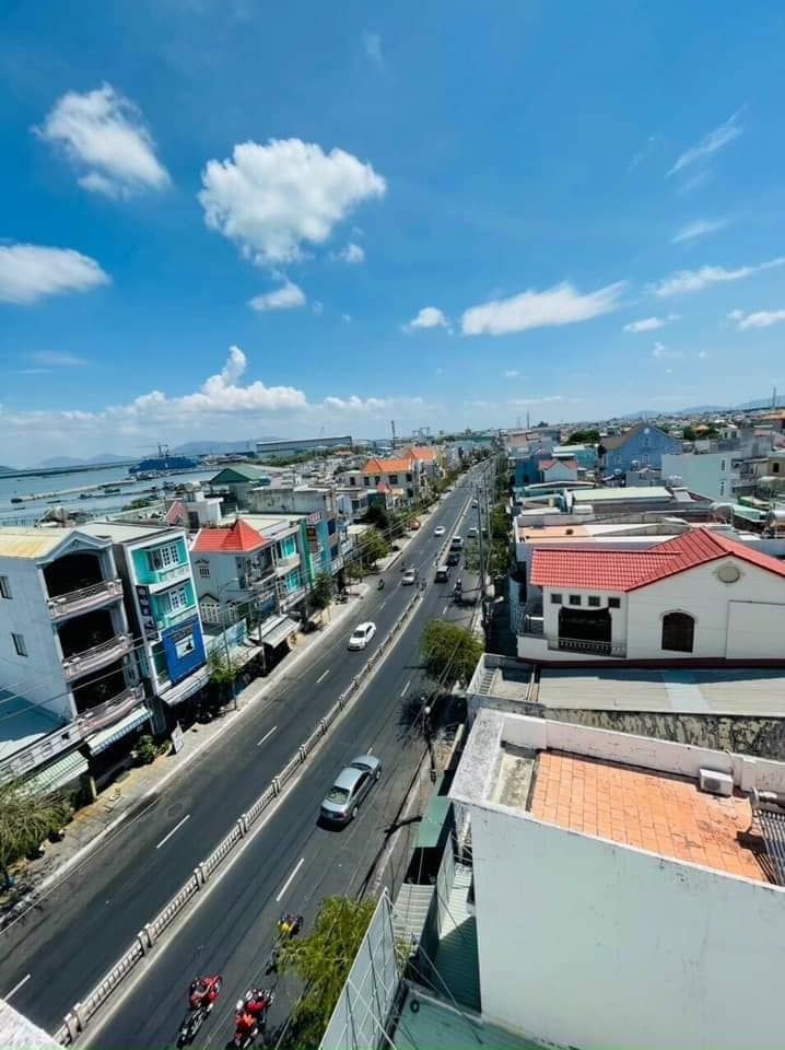 Bán Cao Ốc mt đường 30-4 p. Thắng Nhất. Tp Vũng Tàu. Vị trí ngay ngã 3 Hàng Dương Nguyễn Hữu Cảnh