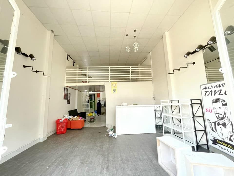 Cần bán nhà ngay chợ phú thuận quận 7