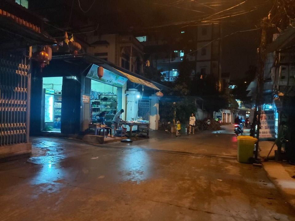 chính chủ nhờ bán 1 siêu phẩm giá tụt quần. nhà trọ 3 tầng lãm làng quế võ bắc ninh dt 220m