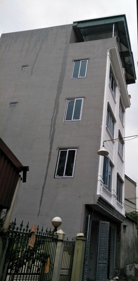 Nhà 4 tầng đối diện ĐH Công Nghiệp Hà Nội,tầng 2 phòng ngủ thiết kế rất đẹp mắt.