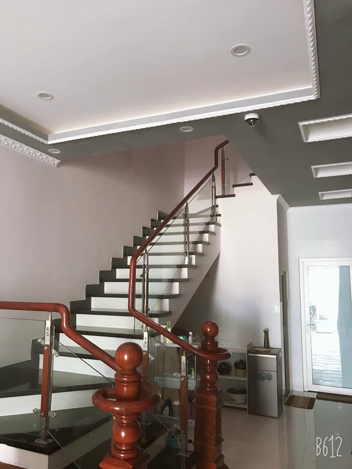 Cho Thuê Nhà Trệt Lầu Mới CÁCH BỜ HỒ HUỲNH CƯƠNG 20M Diện tích Ngang 4m Dài 26m