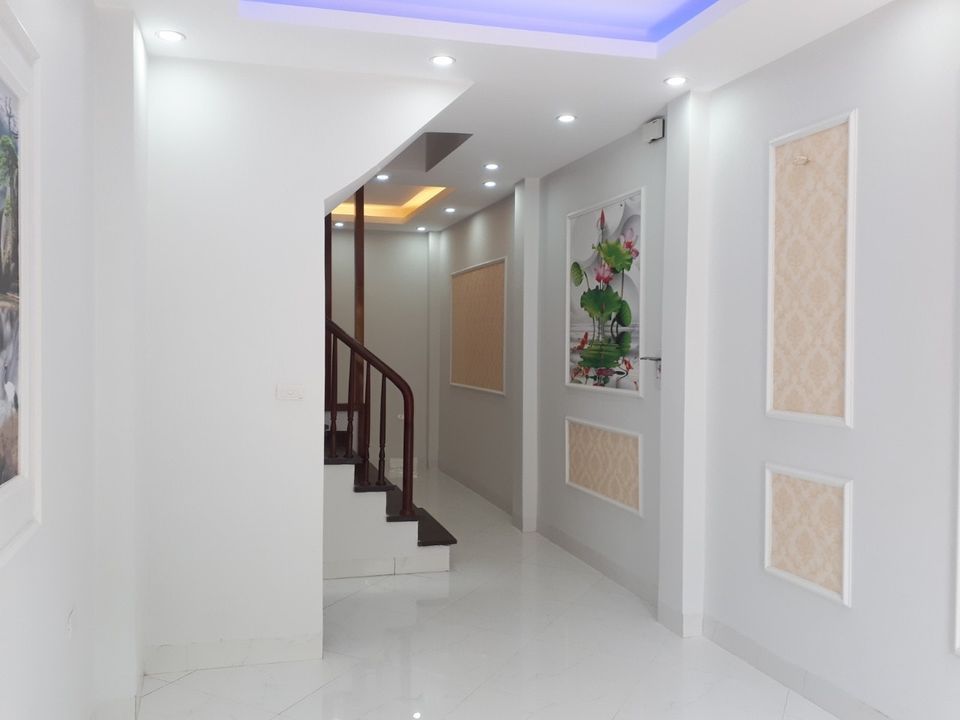 Nhà 4 tầng đối diện ĐH Công Nghiệp Hà Nội,tầng 2 phòng ngủ thiết kế rất đẹp mắt.