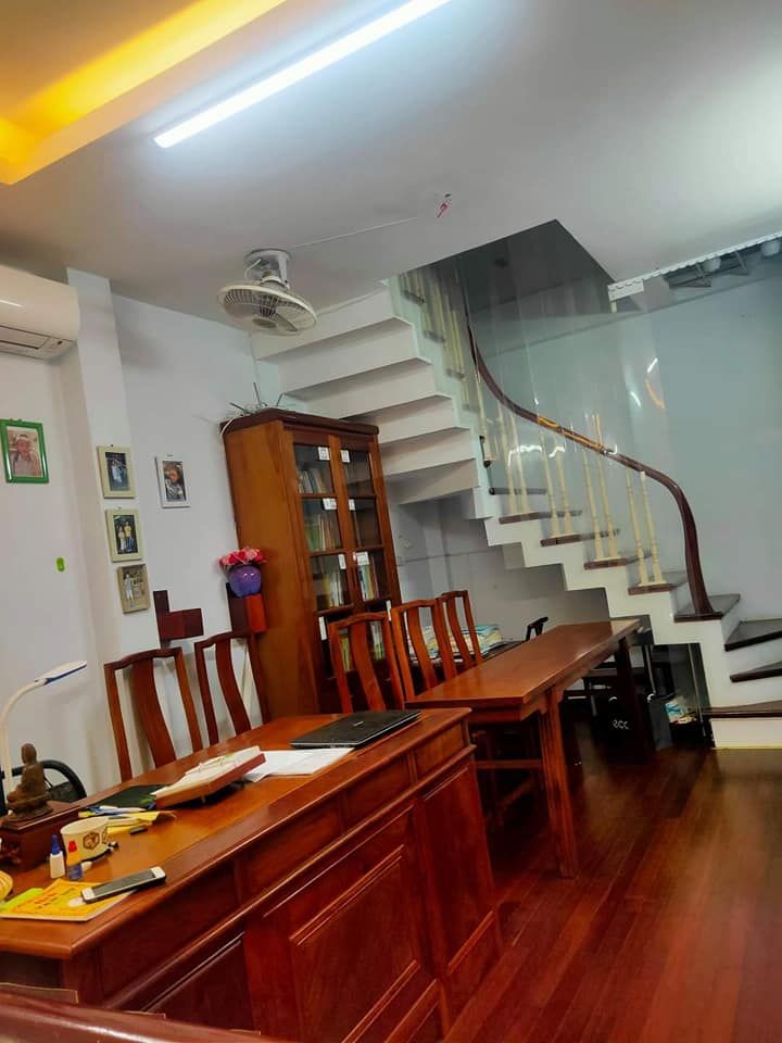 NHÀ ĐẸP LONG LANH TRUNG TÂM CẦU GIẤY AN SINH TIỆN ÍCH ĐỈNH