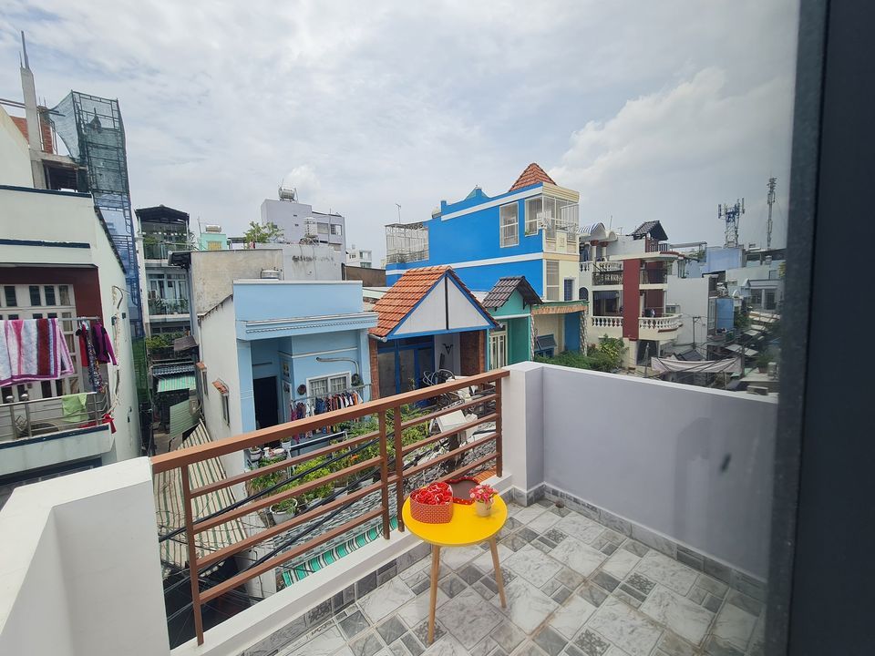 DUY NHẤT CÒN 1 PHÒNG NGAY ĐOÀN VĂN BƠ Q4 CÓ BALCON ĐẦY ĐỦ ÁNH SÁNG