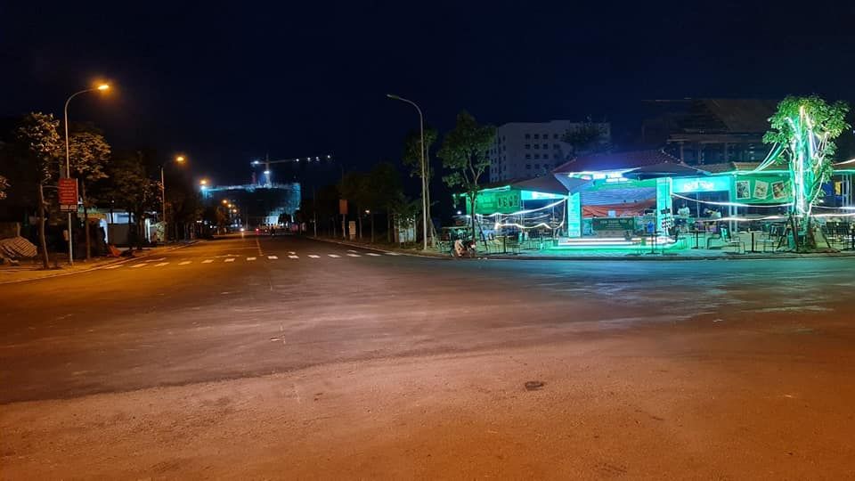 Gia đình đang cần bán nhanh lô đất đẹp vuông vắn giáp shop kem Tràng Tiền Thẳng cổng chữ A đi vào