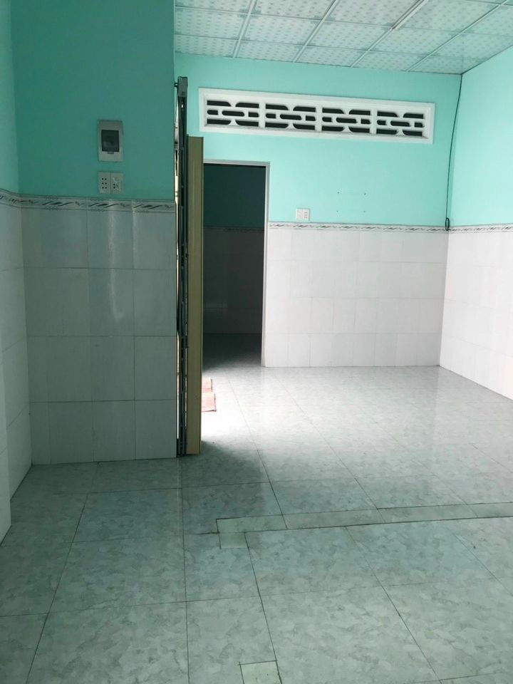 Bán Nhà P7 gần công viên Hoàng Lam cách đường Hùng Vương 10m, hẻm xe oto, nhà còn mới