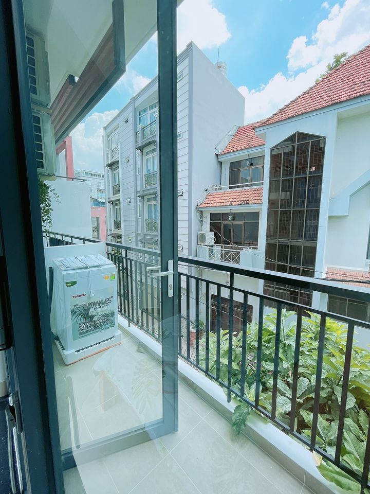 Cho thuê căn hộ dịch vụ mới ra mắt. 100% full nội thất 166 Thích Quảng Đức, p4, Phú Nhuận