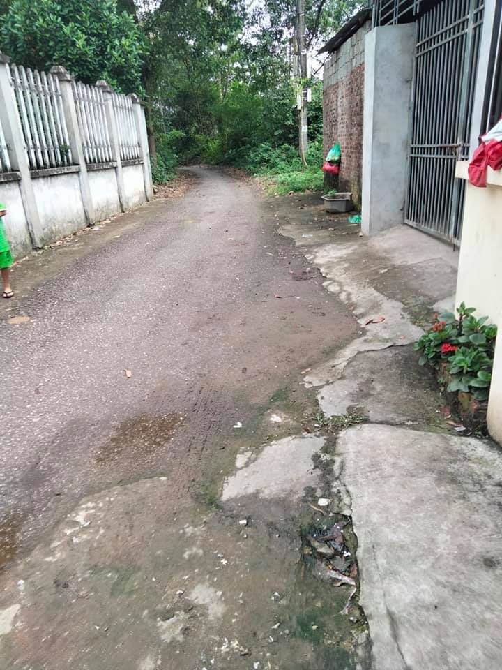 cần bán một căn nhà hai tầng đất có 144 m2 thổ cư hết P. Phú Xá cách qlo3 tâm 300m