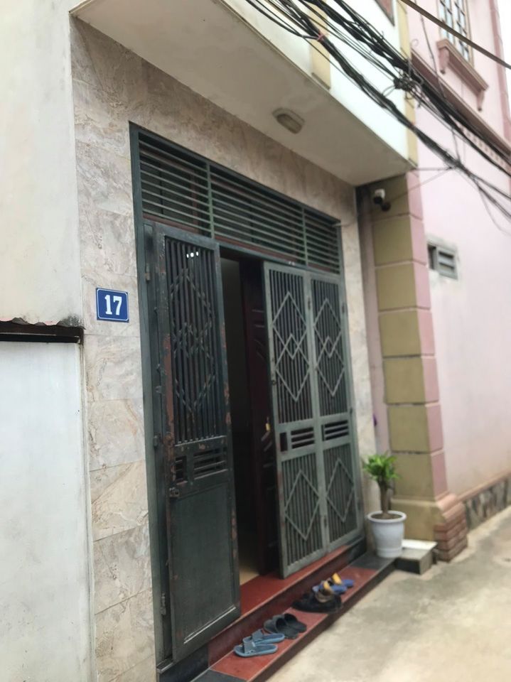 BÁN NHÀ LIỀN KỀ KHU VỰC SONG PHƯƠNG HOÀI ĐỨC Diện tích 42m2, thiết kế hiện đại. Hướng Tây Bắc