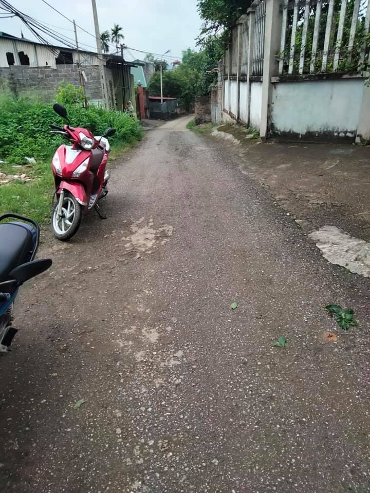 cần bán một căn nhà hai tầng đất có 144 m2 thổ cư hết P. Phú Xá cách qlo3 tâm 300m