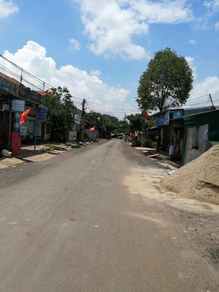 Bán lô đất đất TT xã dray Sáp huyện không ana Đắk Lắk Dt 5x90m (tc 80m) cách UBND xã dray 1 km