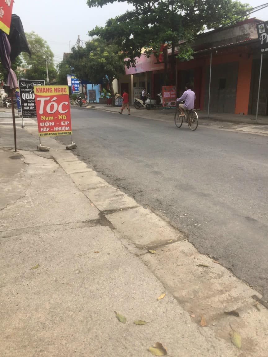 Bán Lô Đất ngay cạnh THPT Thanh Liêm A DT 100m2 giá hơn 7tr/m2. Khu phố xung quanh xầm uất