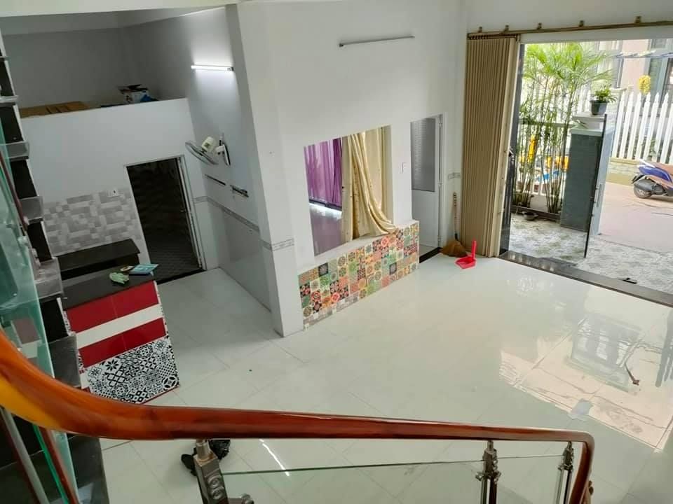 Bán nhà 2 mê TTTP p4 tuy hoà hẻm nguyễn công trứ Diện tích 90mv Cách nguyễn công trứ 40m,hẻm 4m