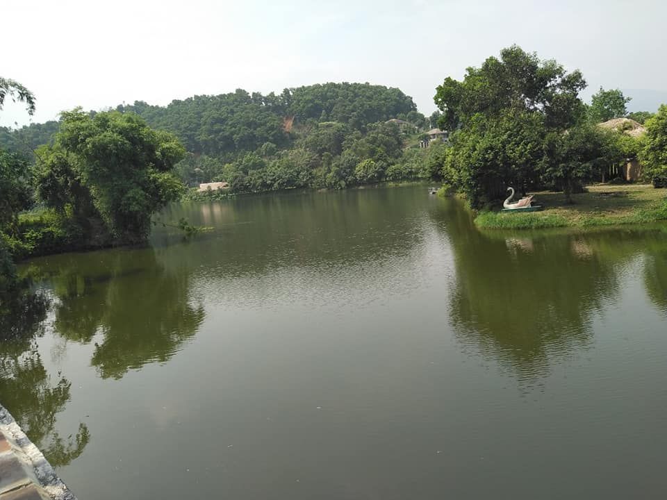Bán 1100m2. SẴN Homestay bám Hồ. Đường nhựa. Vân Hòa Ba Vì Hà Nội. Giá covid