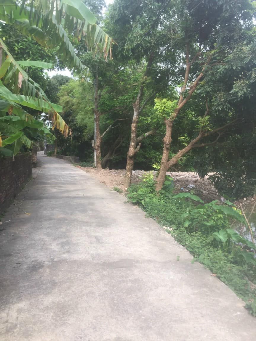 Bán Lô Đất ngay cạnh THPT Thanh Liêm A DT 100m2 giá hơn 7tr/m2. Khu phố xung quanh xầm uất