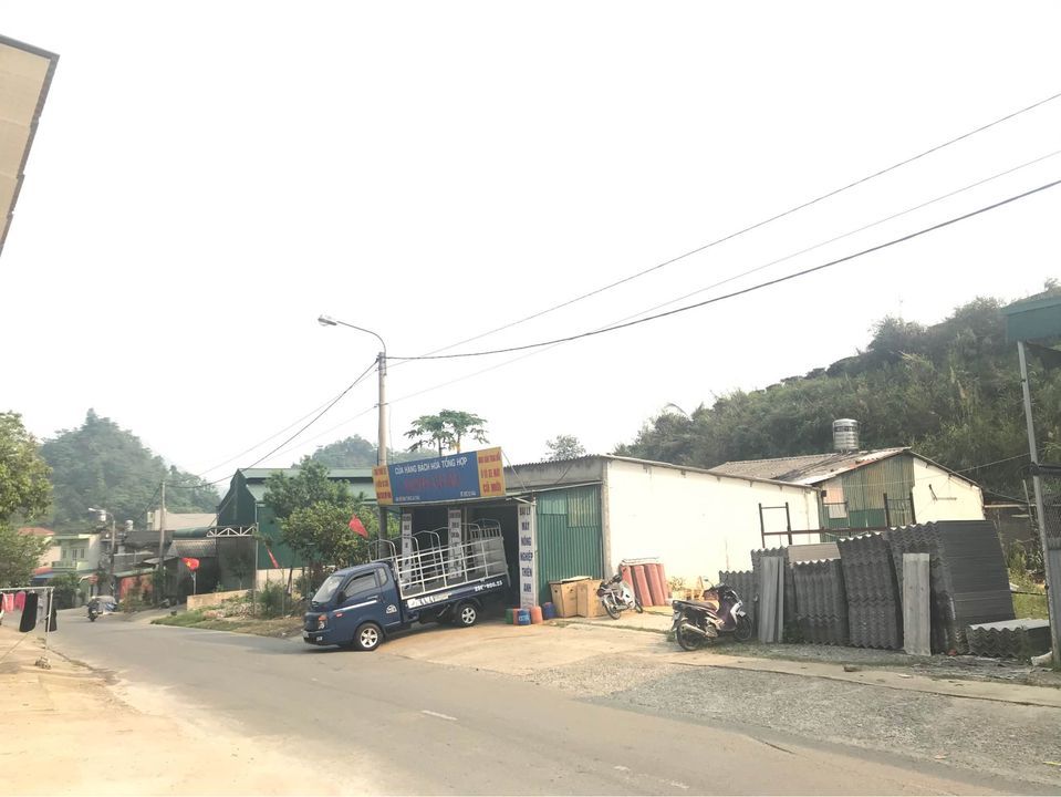 Bán 400m2 full thổ cư 20m mặt tiền vị trí kinh doanh sầm uất nhất khu chợ san thàng Lai Châu