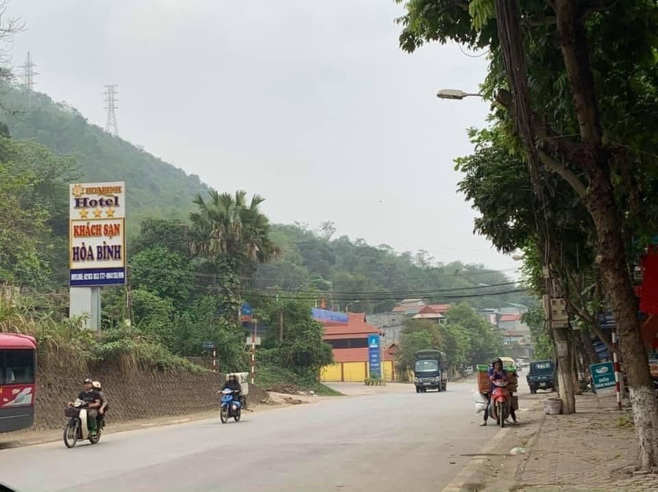 Cần bán nhà cấp 4 TM tiền gồm 3 pn 1pk 1buồng tắm sân phơi thoáng mát tổ 1 phương lâm Hòa Bình