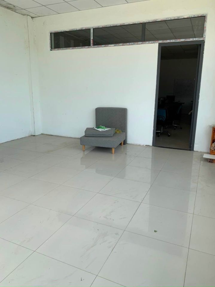 Cho thuê Nhà có sẵn Văn phòng và nhà kho tiền chế gần 700m2 mặt tiền QL91b, Bình Thuỷ