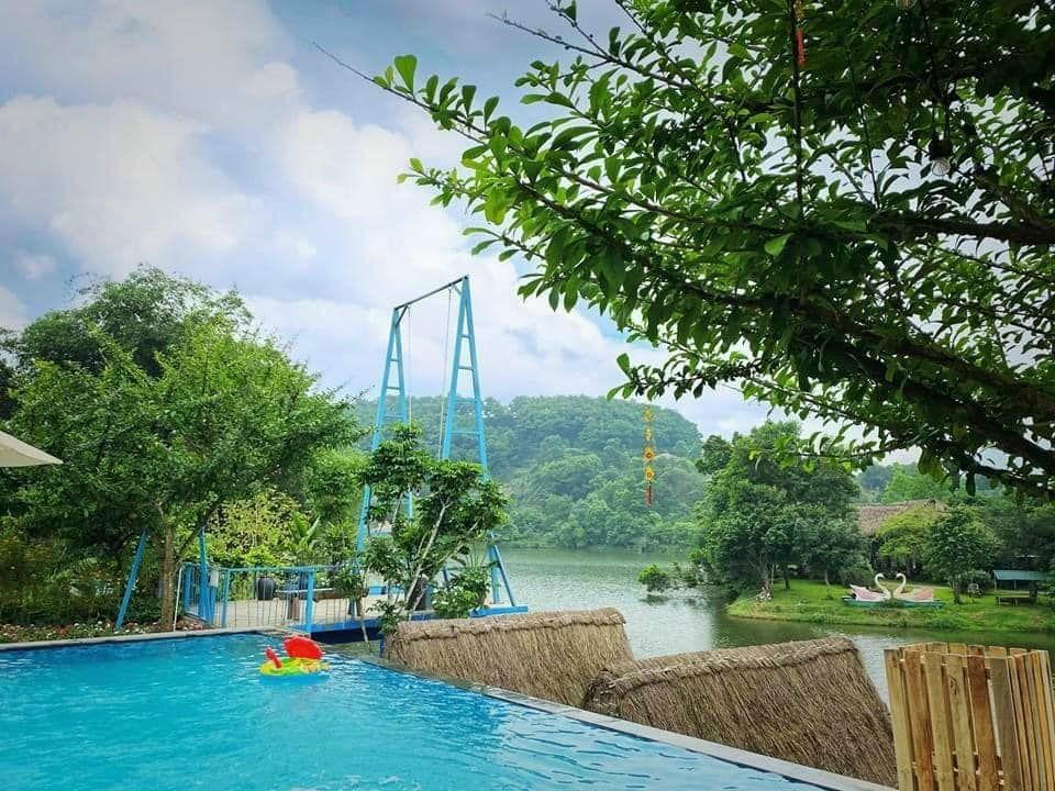 Bán 1100m2. SẴN Homestay bám Hồ. Đường nhựa. Vân Hòa Ba Vì Hà Nội. Giá covid