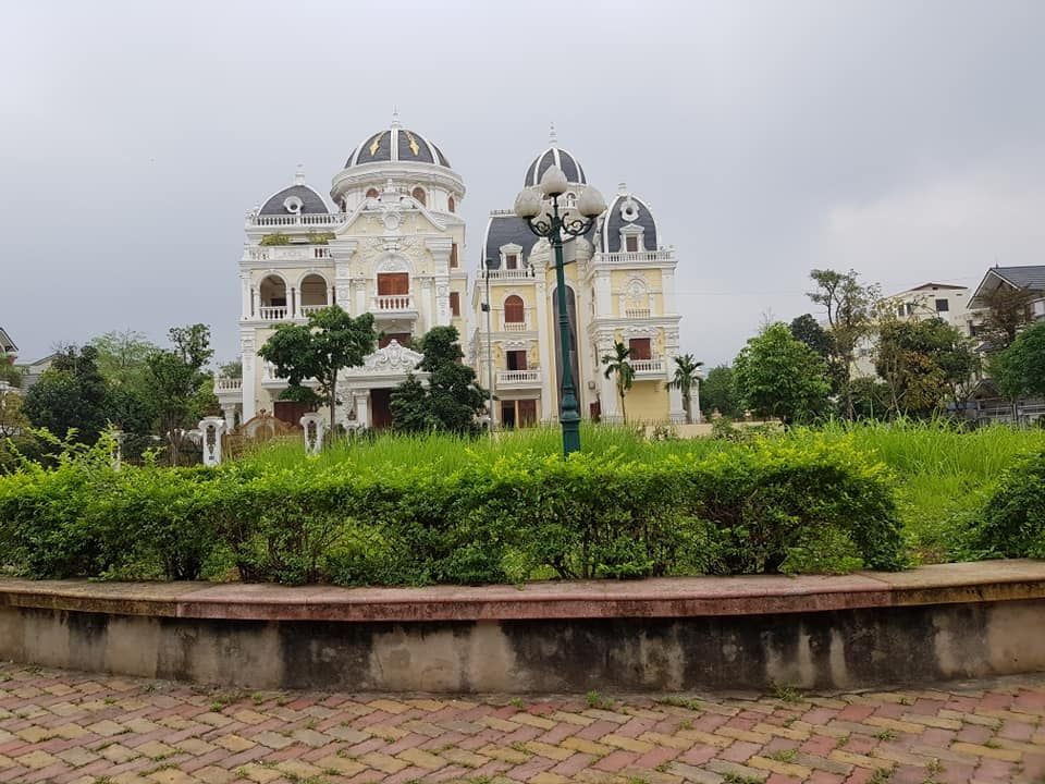 Cần bán lô đất Cảng Chân Dê cạnh hai toà lâu đài 300 tỷ Tổng diện tích 200m Hướng Tây Bắc MT 10m