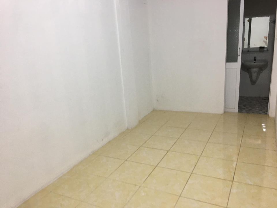 Cho thuê nhà nguyên căn, 1 sân đậu xe, 1 pk, 1 pn có tolet, 1 bếp, 1 vs ngoài. Tổ 2, Nghĩa Thành