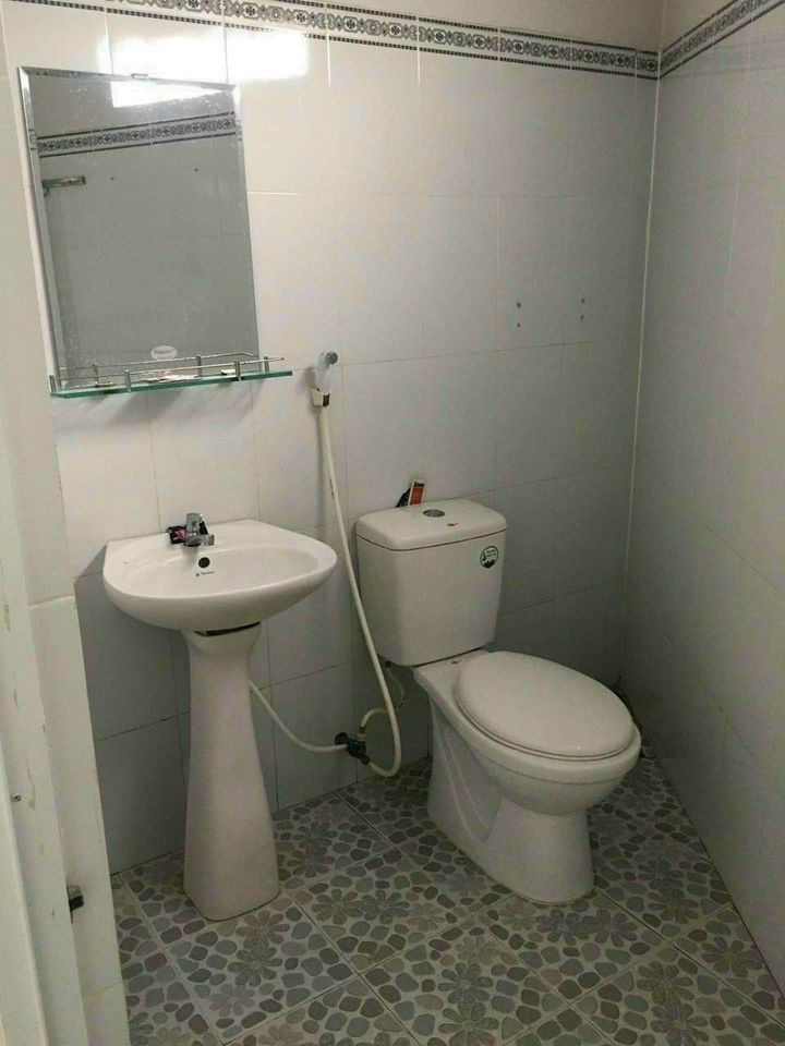 Chủ gửi cho thuê Nhà giá 3,2 triệu/ tháng có sẵn 01 máy lạnh hẻm nhánh đường Lê Hồng Nhi, Lê Bình