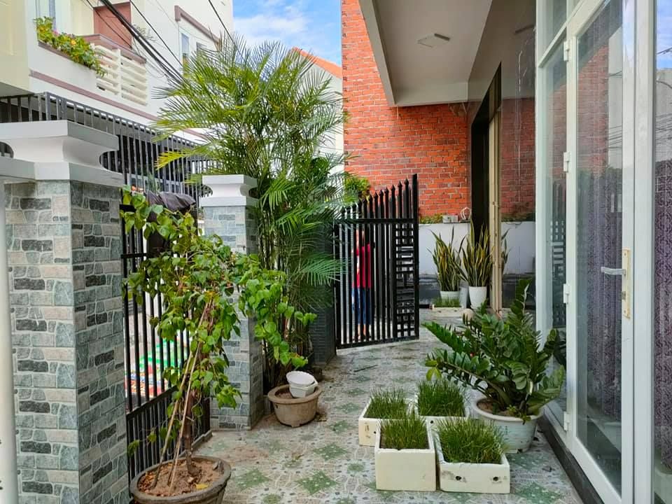Bán nhà 2 mê TTTP p4 tuy hoà hẻm nguyễn công trứ Diện tích 90mv Cách nguyễn công trứ 40m,hẻm 4m