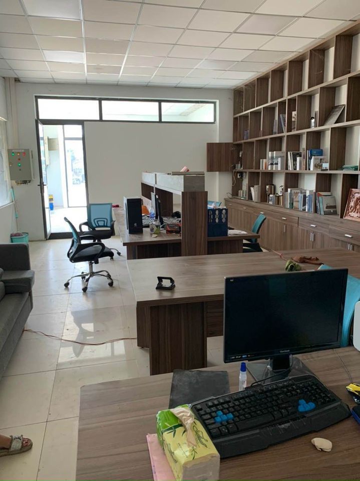 Cho thuê Nhà có sẵn Văn phòng và nhà kho tiền chế gần 700m2 mặt tiền QL91b, Bình Thuỷ