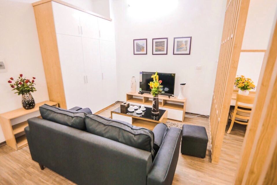 Cho thuê căn phòng hiện đại, view hồ Tây lộng gió tại Tô Ngọc Vân,Tây Hồ