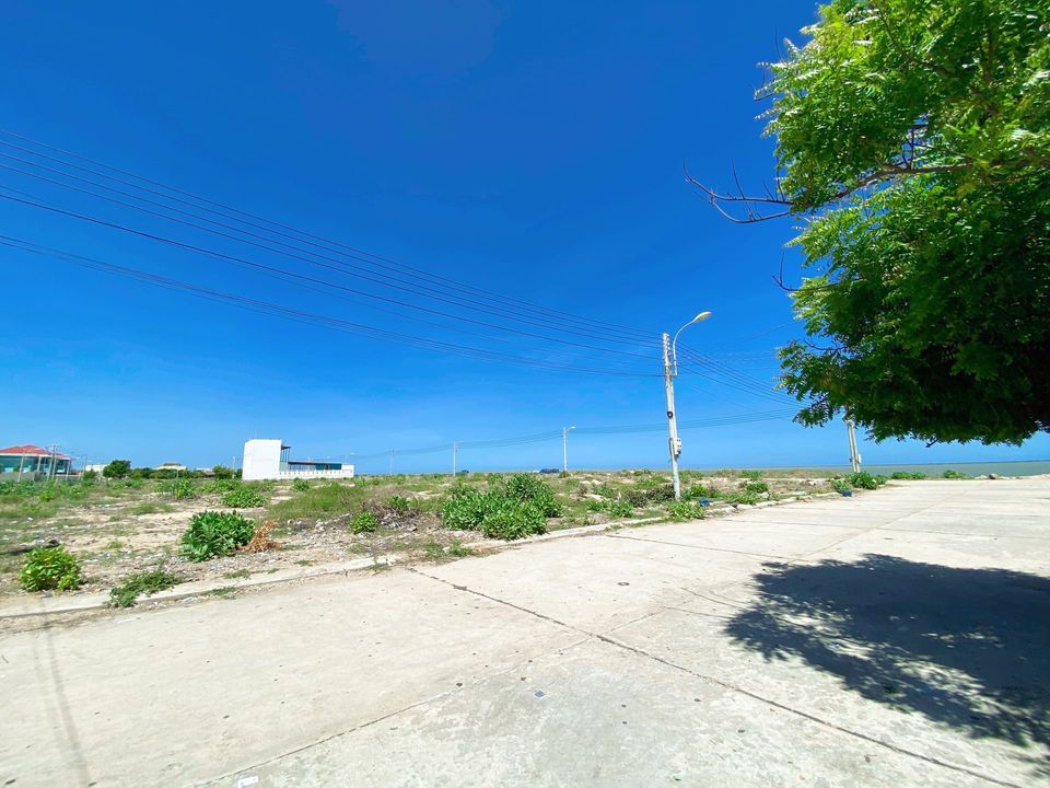 CẦN BÁN GẤP ĐẤT NỀN MẶT TIỀN BIỂN HÒA PHÚ GẦN SÂN BAY QUỐC TẾ PHAN THIẾT SỔ ĐỎ LÂU DÀI.