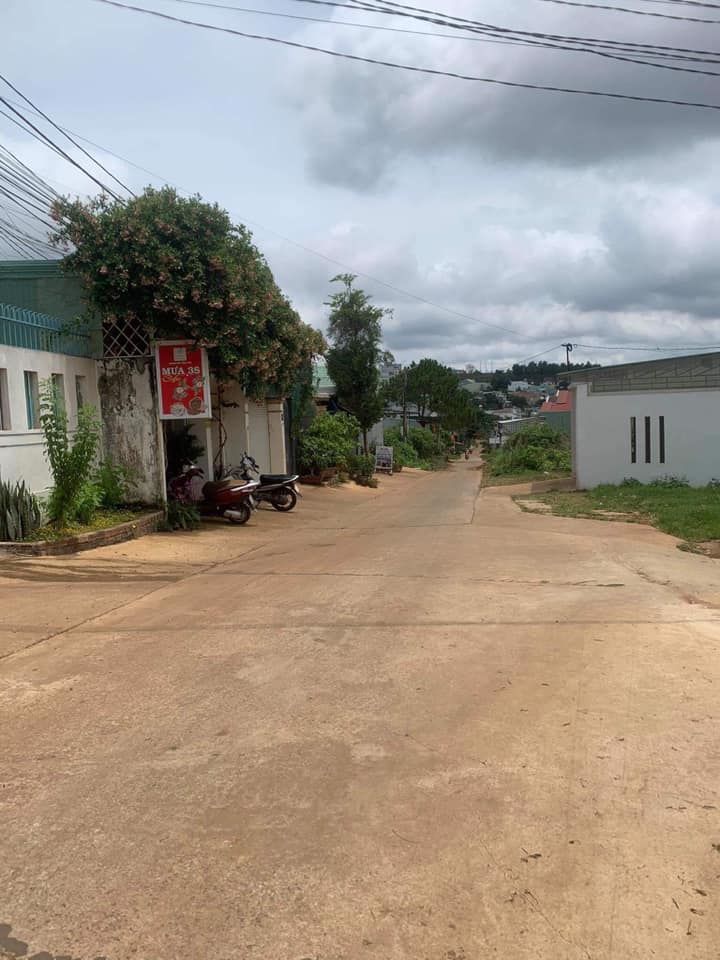Bán lô đất đối diện 27/3 Nguyễn Thiếp, phường Diên Hồng Diện tích 10x36 có 120m thổ cư.