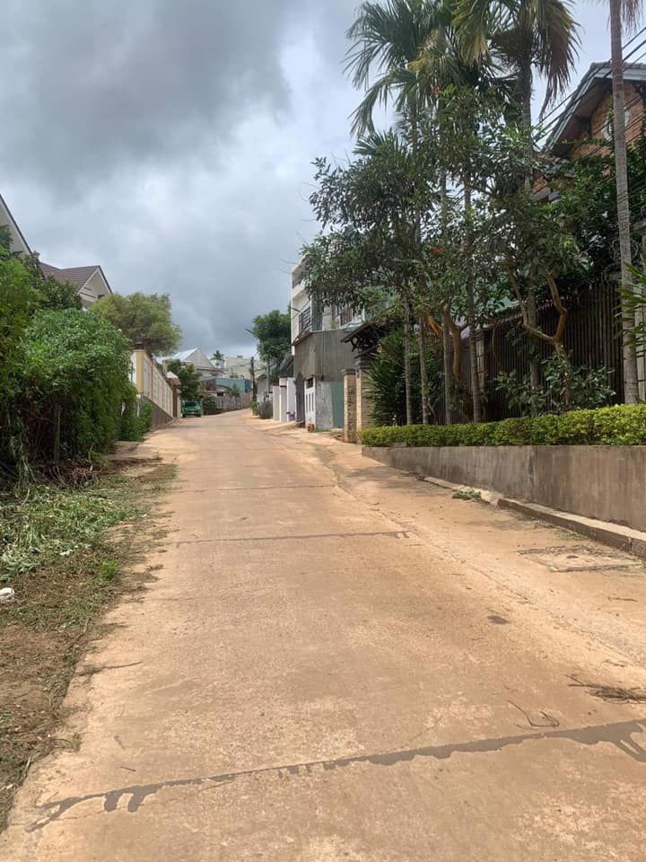 Bán lô đất đối diện 27/3 Nguyễn Thiếp, phường Diên Hồng Diện tích 10x36 có 120m thổ cư.