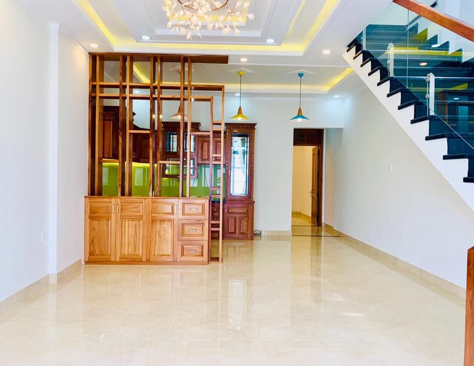 Bán Nhanh Nhà mặt tiền Huỳnh Thúc Kháng Hướng ĐÔNG BẮC Giá 2, xxx tỷ Dt 5,2m*20m