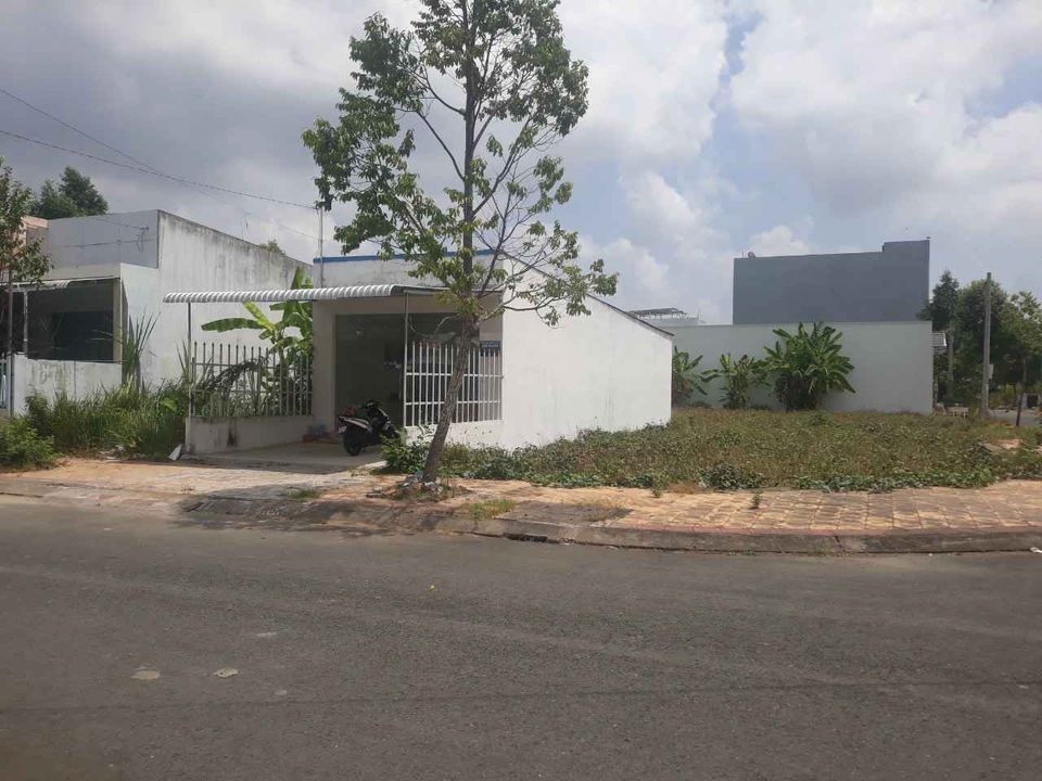 Cần bán gấp nhà đường Triệu Quang Phục, khu dân cư Phường 5, Tp. Vị Thanh, Hậu Giang. DT 5 * 20
