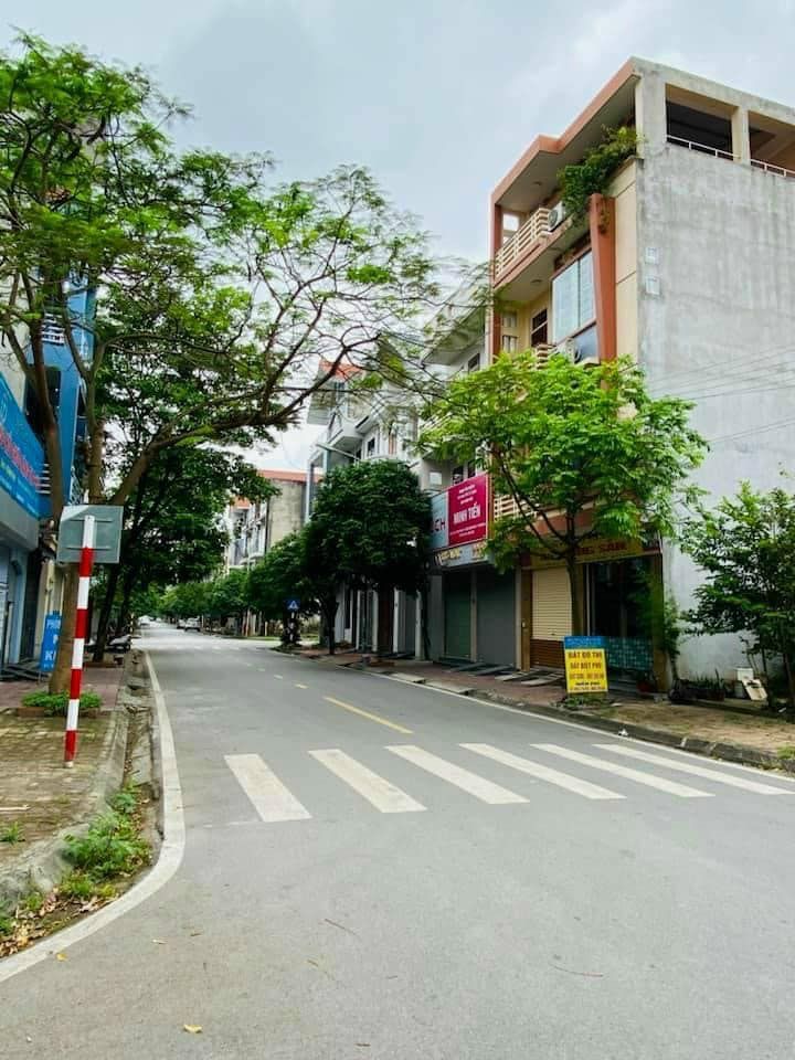 Cần bán đât LK hướng Tây tứ trạch mặt đường đô thị rộng 10.50m gần ngã tư Thanh Bình Trần văn Giáp