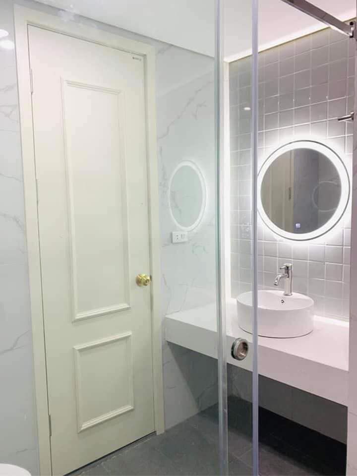 BÁN NHÀ MỚI HOÀNG NHƯ TIẾP LONG BIÊN Diện tích 50m2-mt:7m -5 tầng Nhà mới vừa hoàn thiện xong