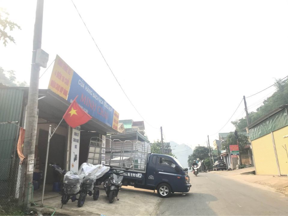 Bán 400m2 full thổ cư 20m mặt tiền vị trí kinh doanh sầm uất nhất khu chợ san thàng Lai Châu