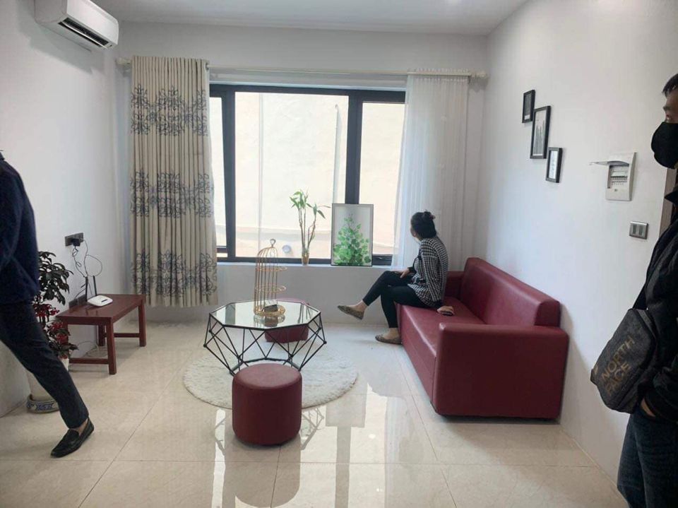 Chính chủ cho thuê căn hộ cực đẹp phố Giang Văn Minh có ban công cực thoáng mát nhé DT 80m
