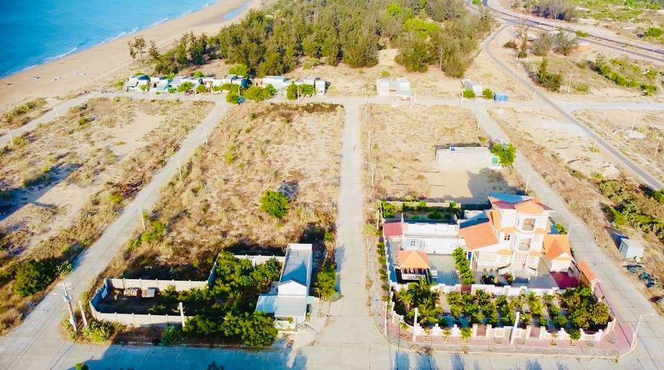 CẦN BÁN GẤP ĐẤT NỀN MẶT TIỀN BIỂN HÒA PHÚ GẦN SÂN BAY QUỐC TẾ PHAN THIẾT SỔ ĐỎ LÂU DÀI.