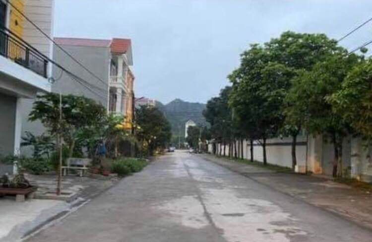 Bán Đất Xa Liên áp ve mặt đường lớn uỷ ban Ninh Khánh Dt 90m2- 5m mặt sâu 18m hướng bắc