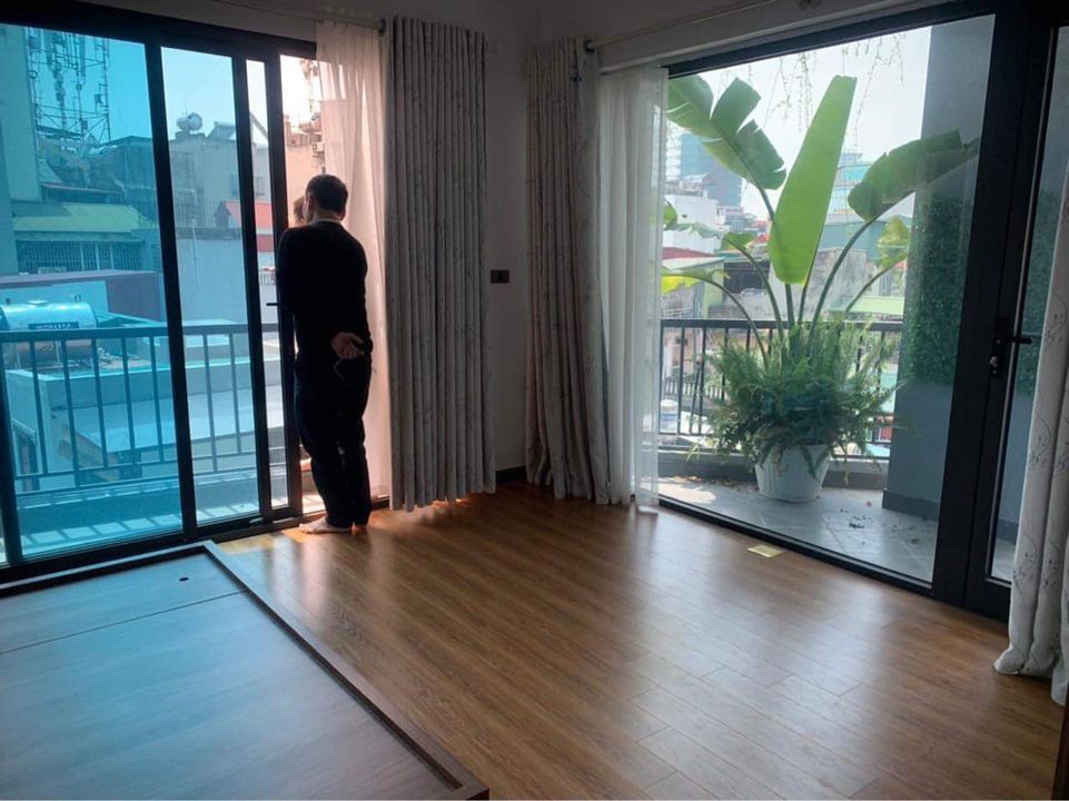 Chính chủ cho thuê căn hộ cực đẹp phố Giang Văn Minh có ban công cực thoáng mát nhé DT 80m