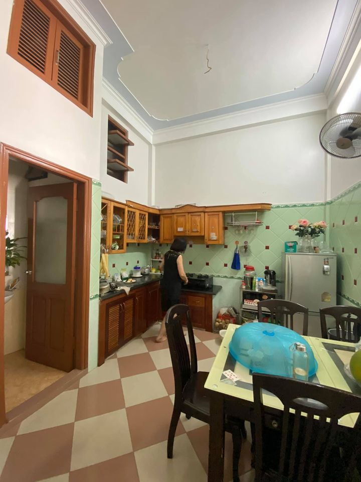 Bán nhà 3 tầng xây dụng kiên cố chắc chắn cách phố chính bồ xuyên chỉ tầm 20m, ngõ trước nhà 3,54m
