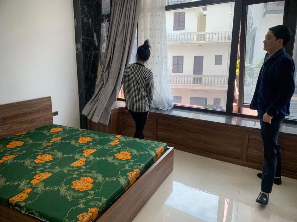 Chính chủ cho thuê căn hộ cực đẹp phố Giang Văn Minh có ban công cực thoáng mát nhé DT 80m