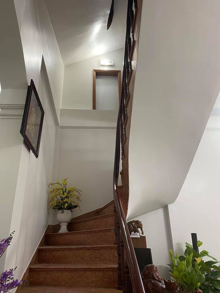 Bán nhà 3 tầng xây dụng kiên cố chắc chắn cách phố chính bồ xuyên chỉ tầm 20m, ngõ trước nhà 3,54m