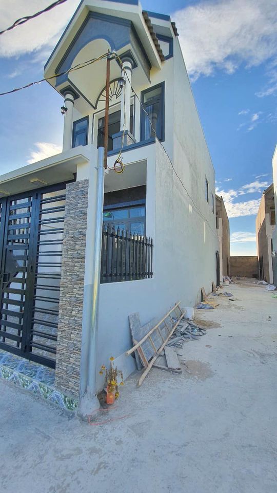 Bán gấp căn nhà Hưng Long Bình Chánh Diện tích 4,5 x 18m sổ hồng công nhận đủ Thiết kế 1 trệt 1 lầu