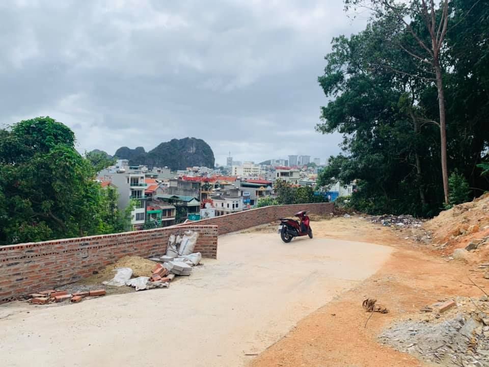 Cần Bán Ô Đất Đẹp Trung Tâm Cột 3 Ngõ 11 Nguyễn Văn Cừ Hồng Hải DT 65m MT 5.35m