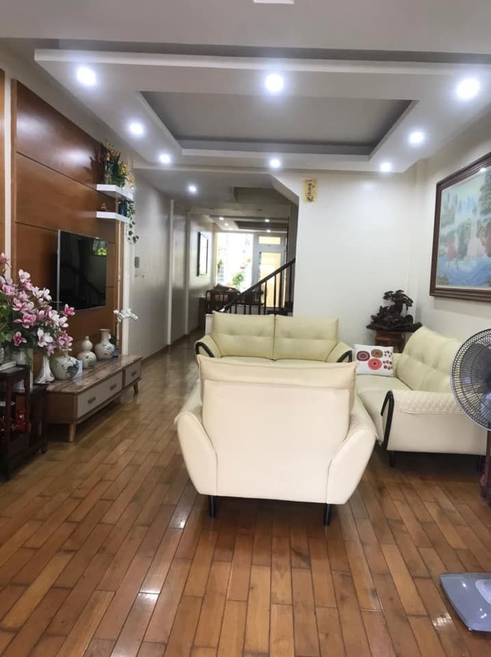 Nhà Đẹp Ở Ngay, Sổ Đỏ , 5 Tầng*90m2, MT hơn 4m nằm vùng lõi quận Hai bà trưng