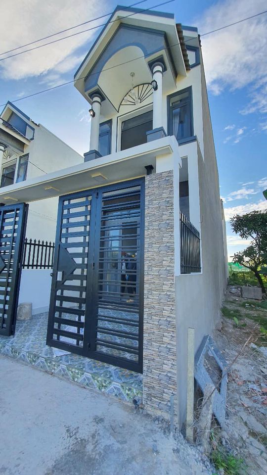 Bán gấp căn nhà Hưng Long Bình Chánh Diện tích 4,5 x 18m sổ hồng công nhận đủ Thiết kế 1 trệt 1 lầu